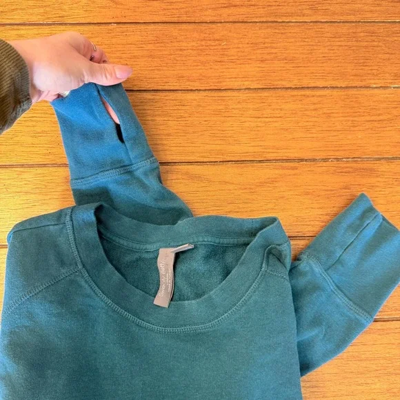 Sweaty Betty After Class Sweatshirt Blue XL Thumbholes Crop Athleisure - Picture 9 of 9